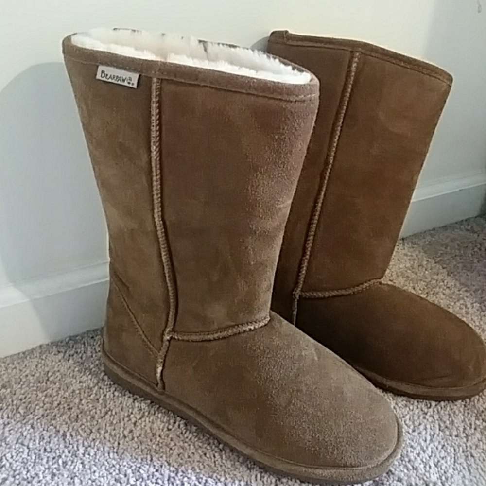 Bearpaw Books - size 10